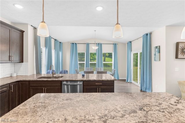 1220 Selena Grove, Uniontown, OH 44685