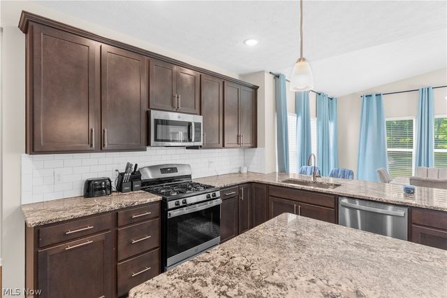1220 Selena Grove, Uniontown, OH 44685