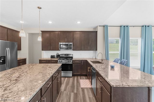 1220 Selena Grove, Uniontown, OH 44685