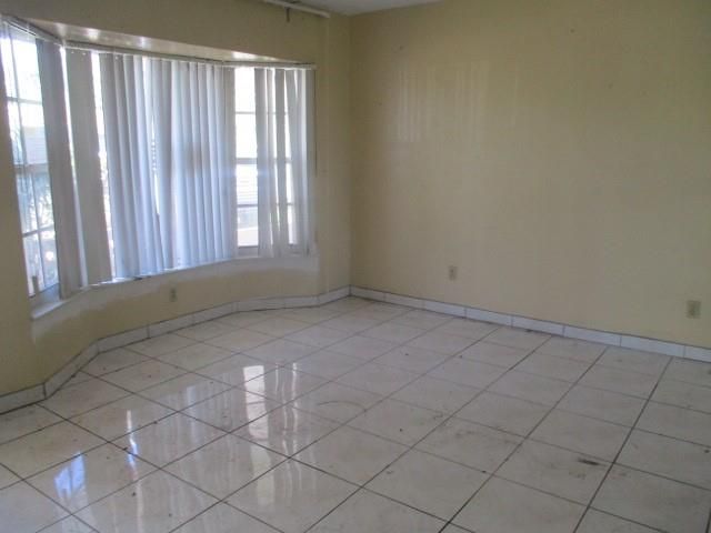 4595 NW 43rd Ct, Lauderdale Lakes, FL 33319