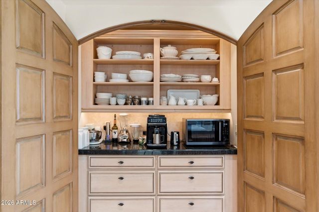 1042 N BOULDER Drive, Carefree, AZ 85377