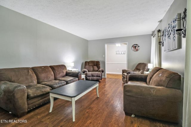 1049 Lincoln Rd, Jamestown, TN 38556