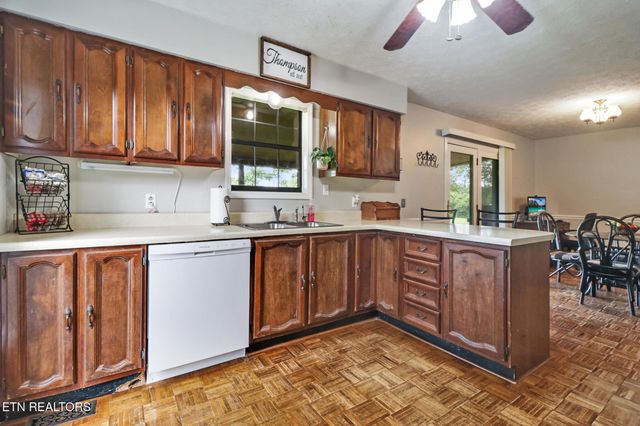 1049 Lincoln Rd, Jamestown, TN 38556