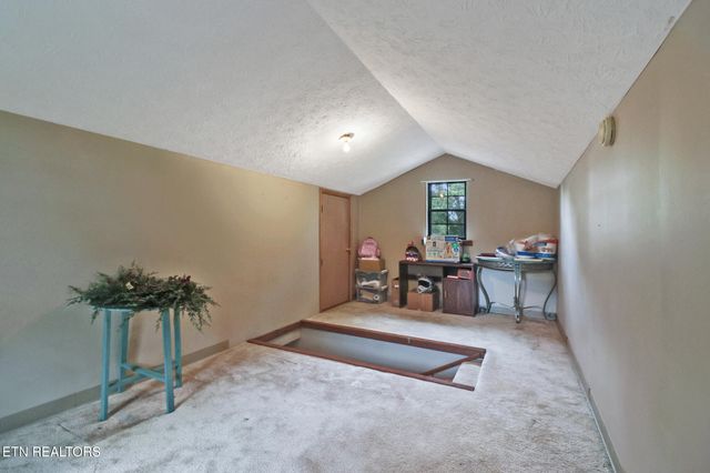 1049 Lincoln Rd, Jamestown, TN 38556
