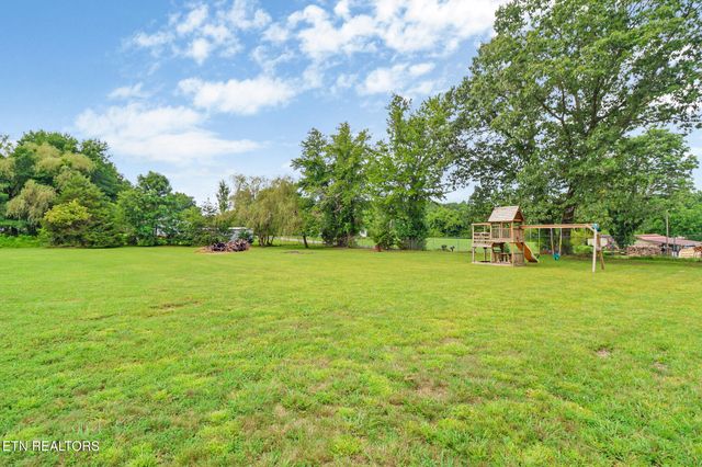 1049 Lincoln Rd, Jamestown, TN 38556
