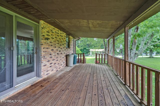 1049 Lincoln Rd, Jamestown, TN 38556