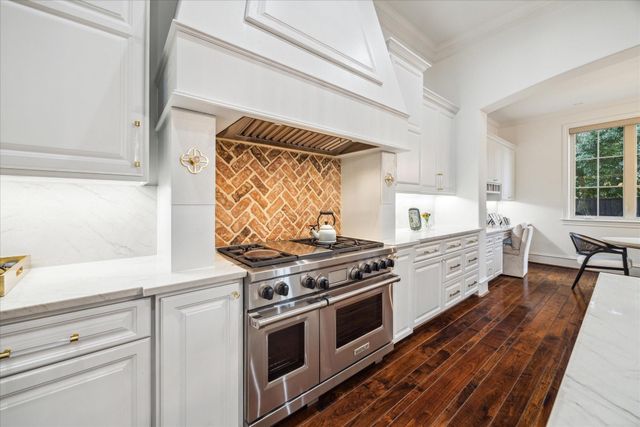 5303 Grand Lake Street, Bellaire, TX 77401