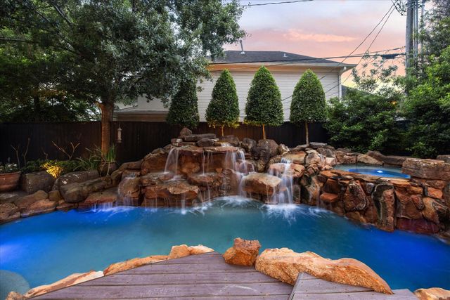 5303 Grand Lake Street, Bellaire, TX 77401