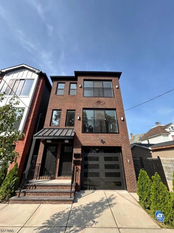 13 Voorhees St, Newark City, NJ 07108