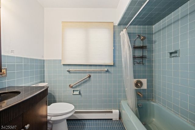 77 Macarthur Dr, Clifton City, NJ 07013