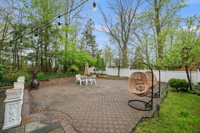77 Macarthur Dr, Clifton City, NJ 07013