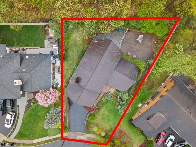 77 Macarthur Dr, Clifton City, NJ 07013