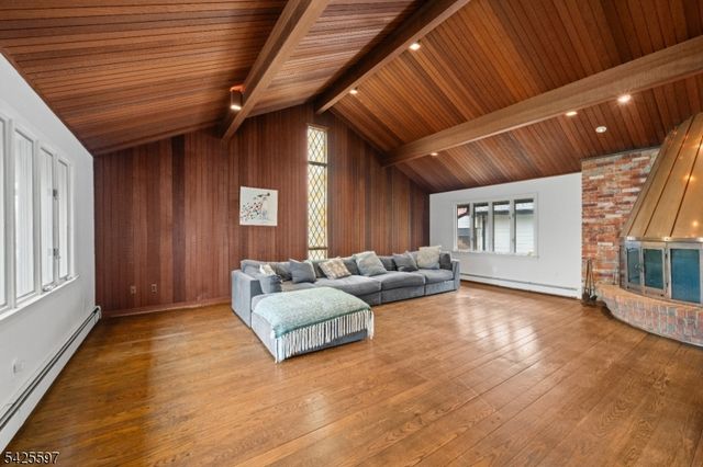 77 Macarthur Dr, Clifton City, NJ 07013