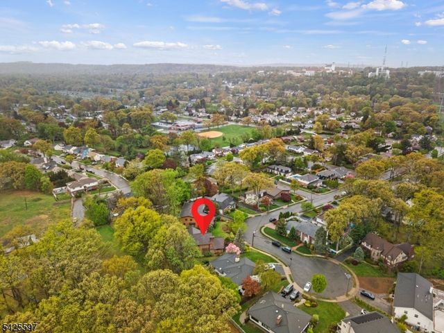 77 Macarthur Dr, Clifton City, NJ 07013