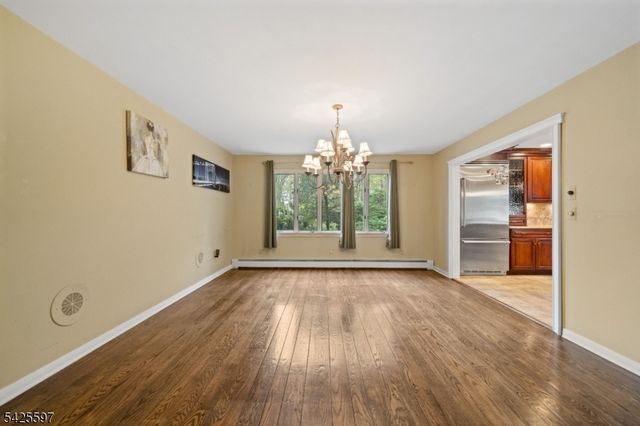 77 Macarthur Dr, Clifton City, NJ 07013