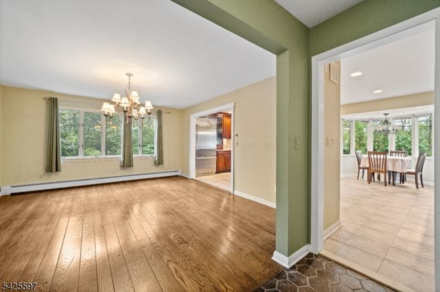 77 Macarthur Dr, Clifton City, NJ 07013