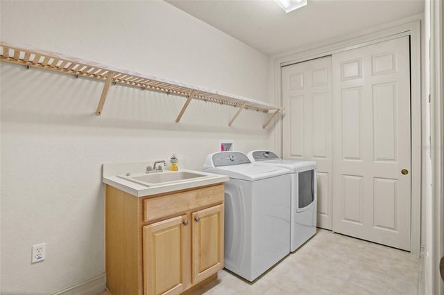 26207 AVENIDA LAS COLINAS, Howey In The Hills, FL 34737