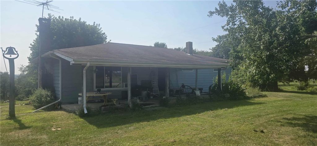 2280 Garretts Run Rd, Ford City, PA 16226