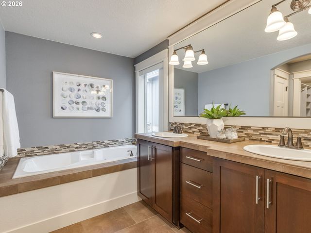 16848 Nw STALDER Ln, Portland, OR 97229