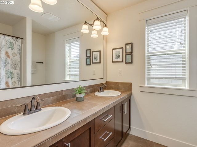 16848 Nw STALDER Ln, Portland, OR 97229
