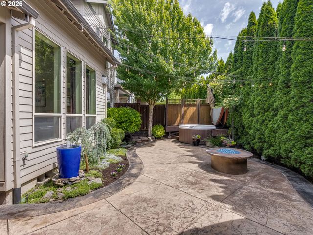 16848 Nw STALDER Ln, Portland, OR 97229