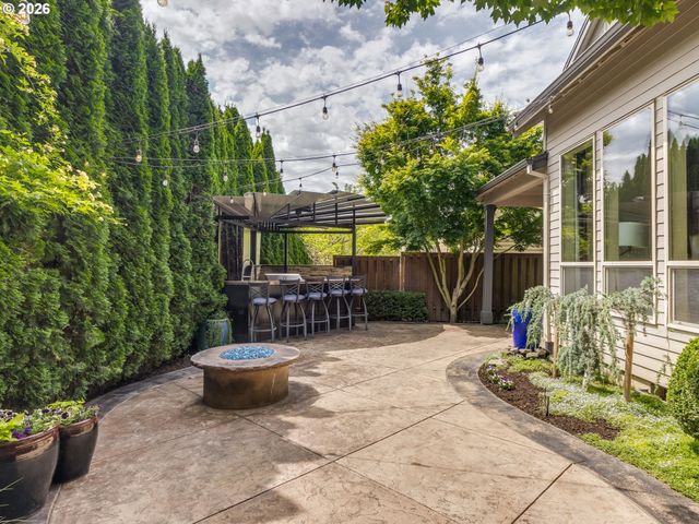 16848 Nw STALDER Ln, Portland, OR 97229