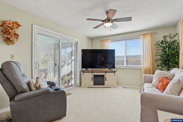 1306 Hampton Wy, Woodburn, OR 97071