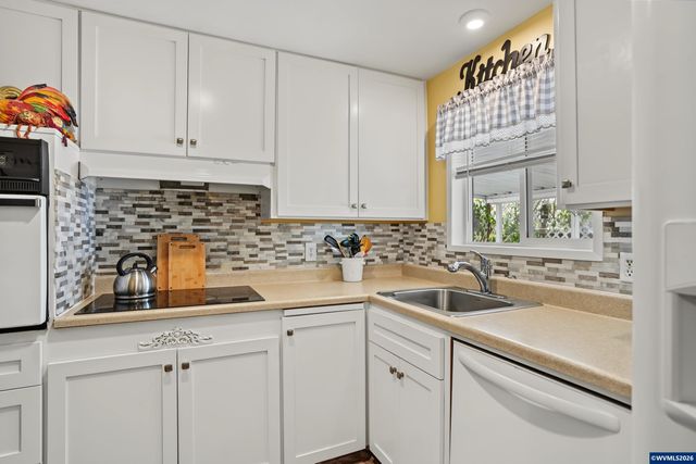 1306 Hampton Wy, Woodburn, OR 97071