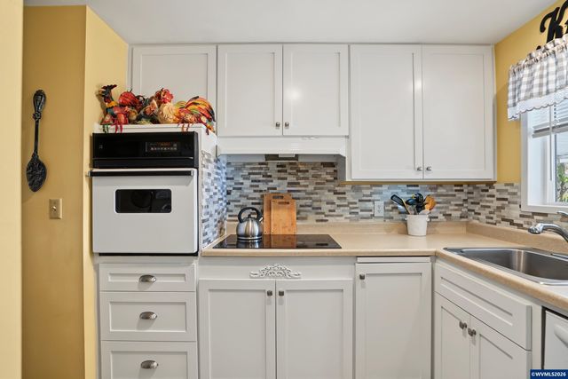 1306 Hampton Wy, Woodburn, OR 97071