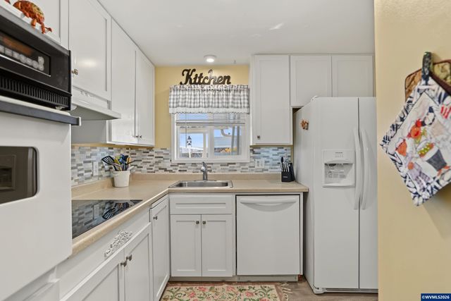 1306 Hampton Wy, Woodburn, OR 97071
