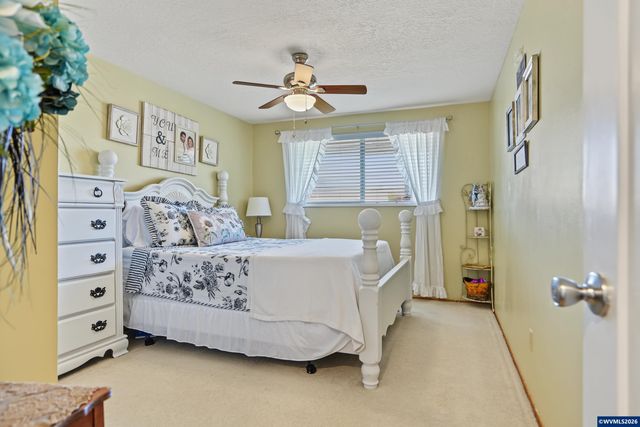 1306 Hampton Wy, Woodburn, OR 97071