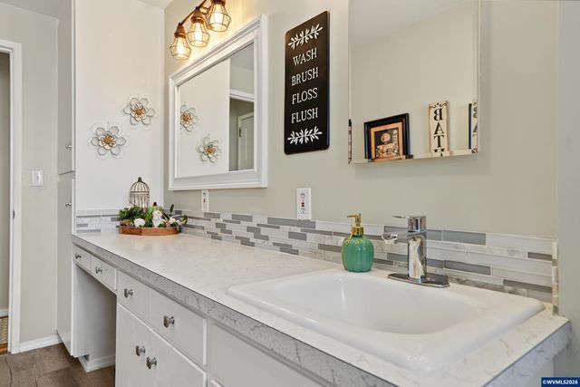 1306 Hampton Wy, Woodburn, OR 97071
