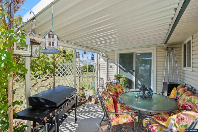 1306 Hampton Wy, Woodburn, OR 97071