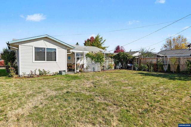1306 Hampton Wy, Woodburn, OR 97071