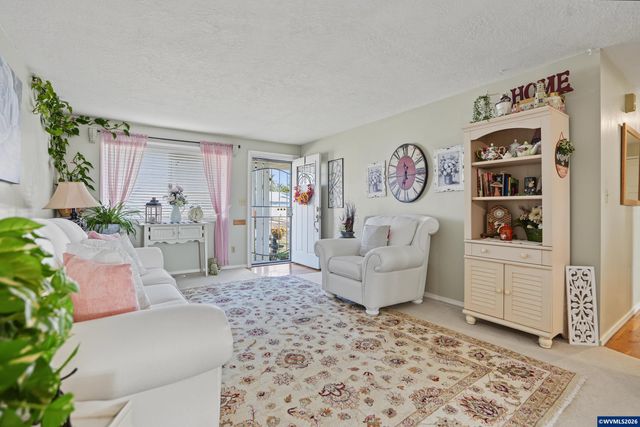 1306 Hampton Wy, Woodburn, OR 97071