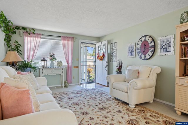 1306 Hampton Wy, Woodburn, OR 97071