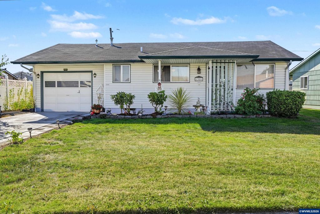 1306 Hampton Wy, Woodburn, OR 97071