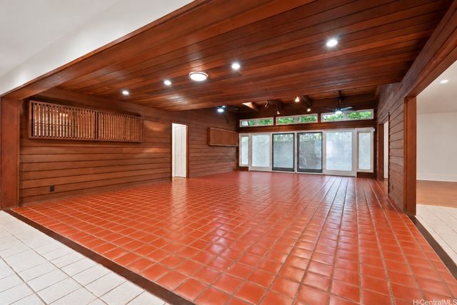 824 N Kalaheo Avenue A, Kailua, HI 96734