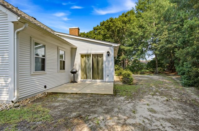 1113 Fox Sparrow Dr., Murrells Inlet, SC 29576