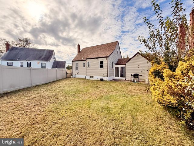 17 BERGEN AVE, Bellmawr, NJ 08031