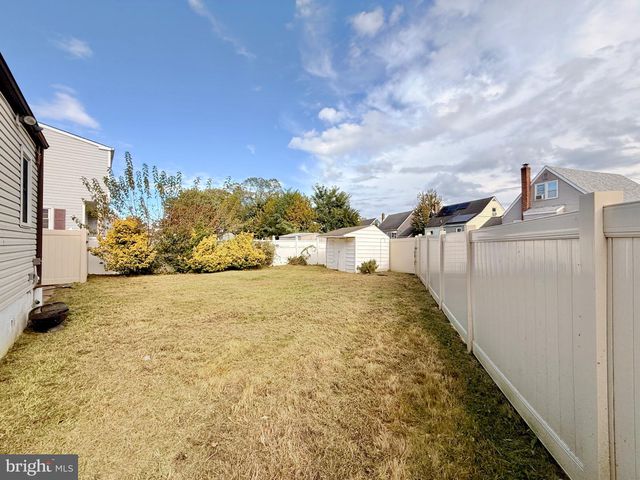 17 BERGEN AVE, Bellmawr, NJ 08031