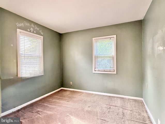 17 BERGEN AVE, Bellmawr, NJ 08031