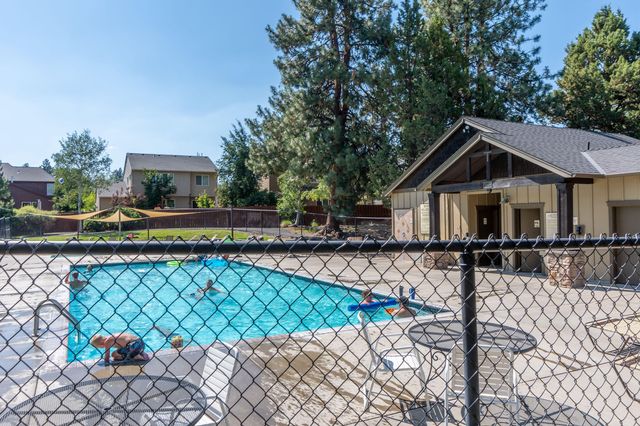 61209 Dayspring Drive, Bend, OR 97702