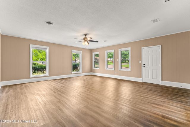 8196 Farmington Drive, Southaven, MS 38671