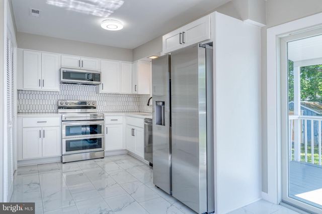 313 PRIVATEER RD, Manahawkin, NJ 08050