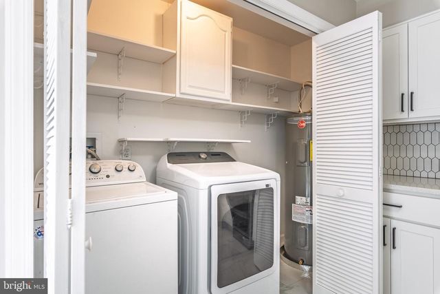 313 PRIVATEER RD, Manahawkin, NJ 08050
