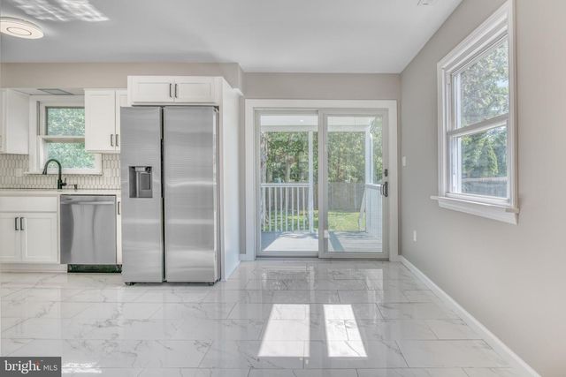 313 PRIVATEER RD, Manahawkin, NJ 08050