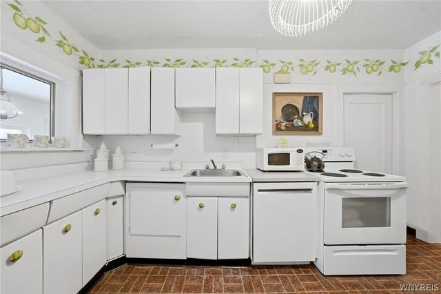 27 Winston Road, Buffalo, NY 14216