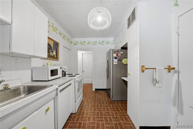 27 Winston Road, Buffalo, NY 14216