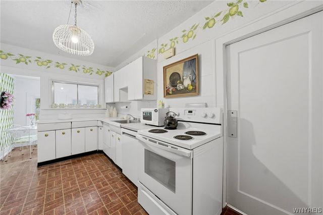 27 Winston Road, Buffalo, NY 14216